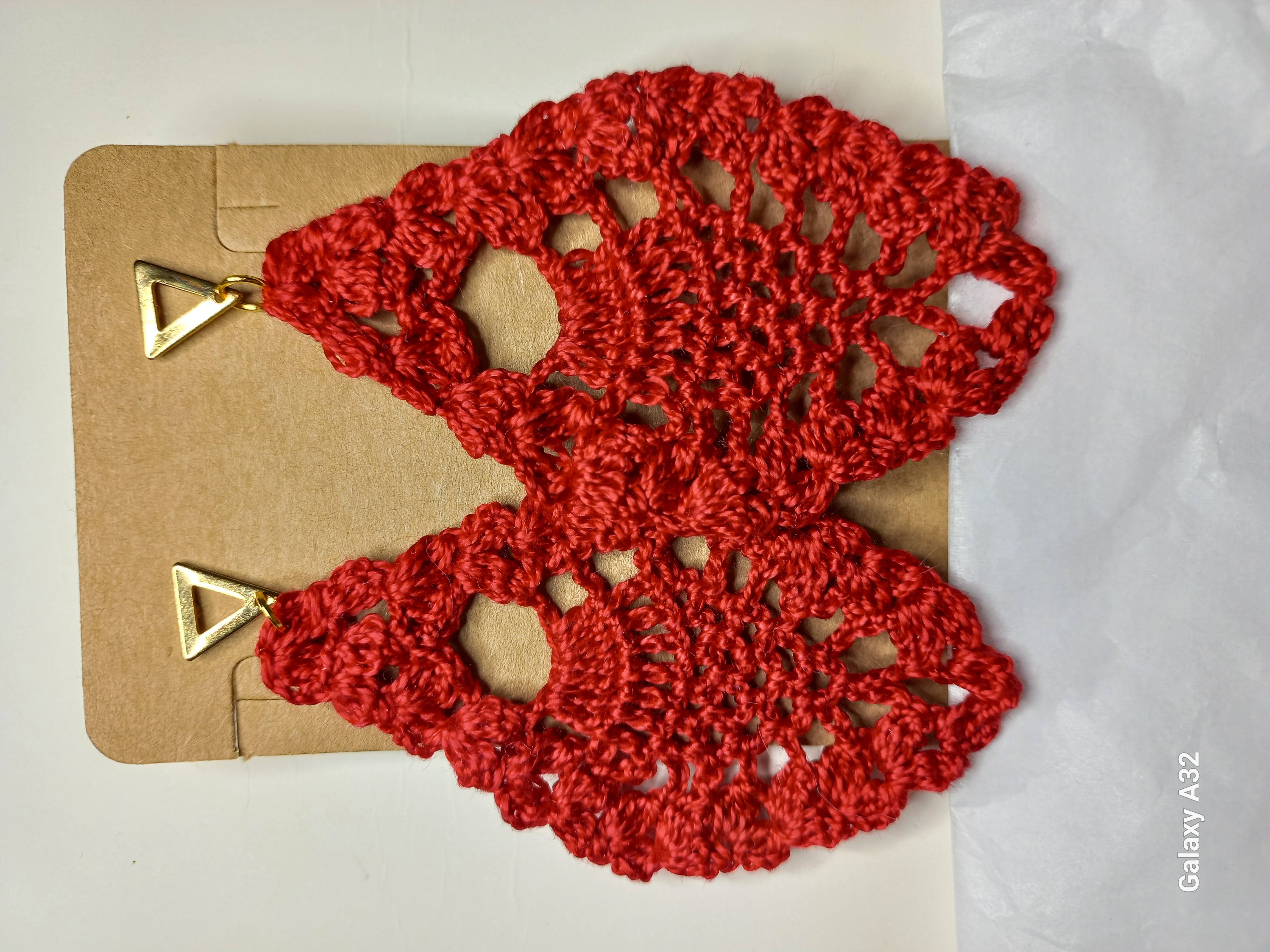 Aretes tejidos a mano