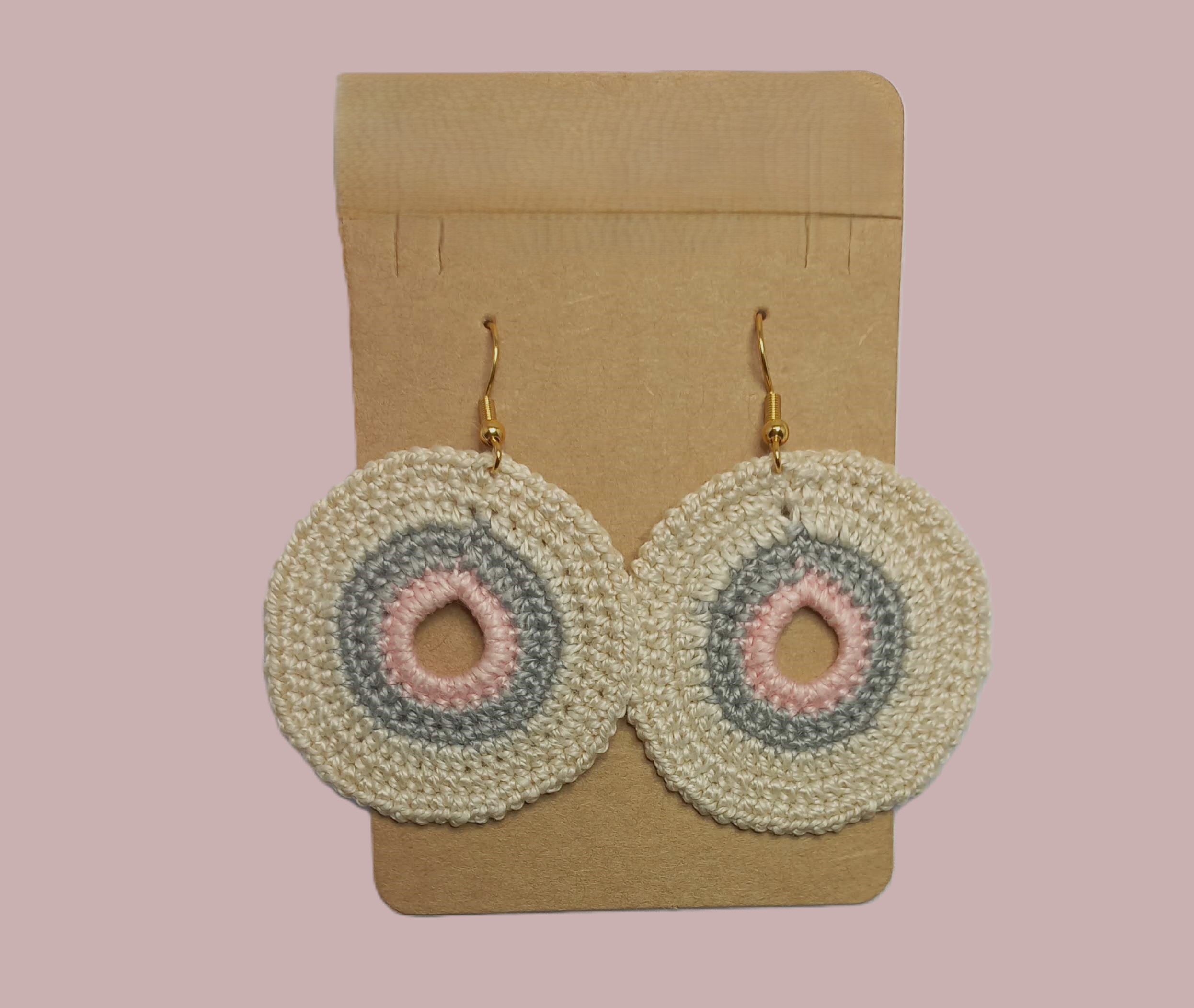 Aretes tejidos a mano