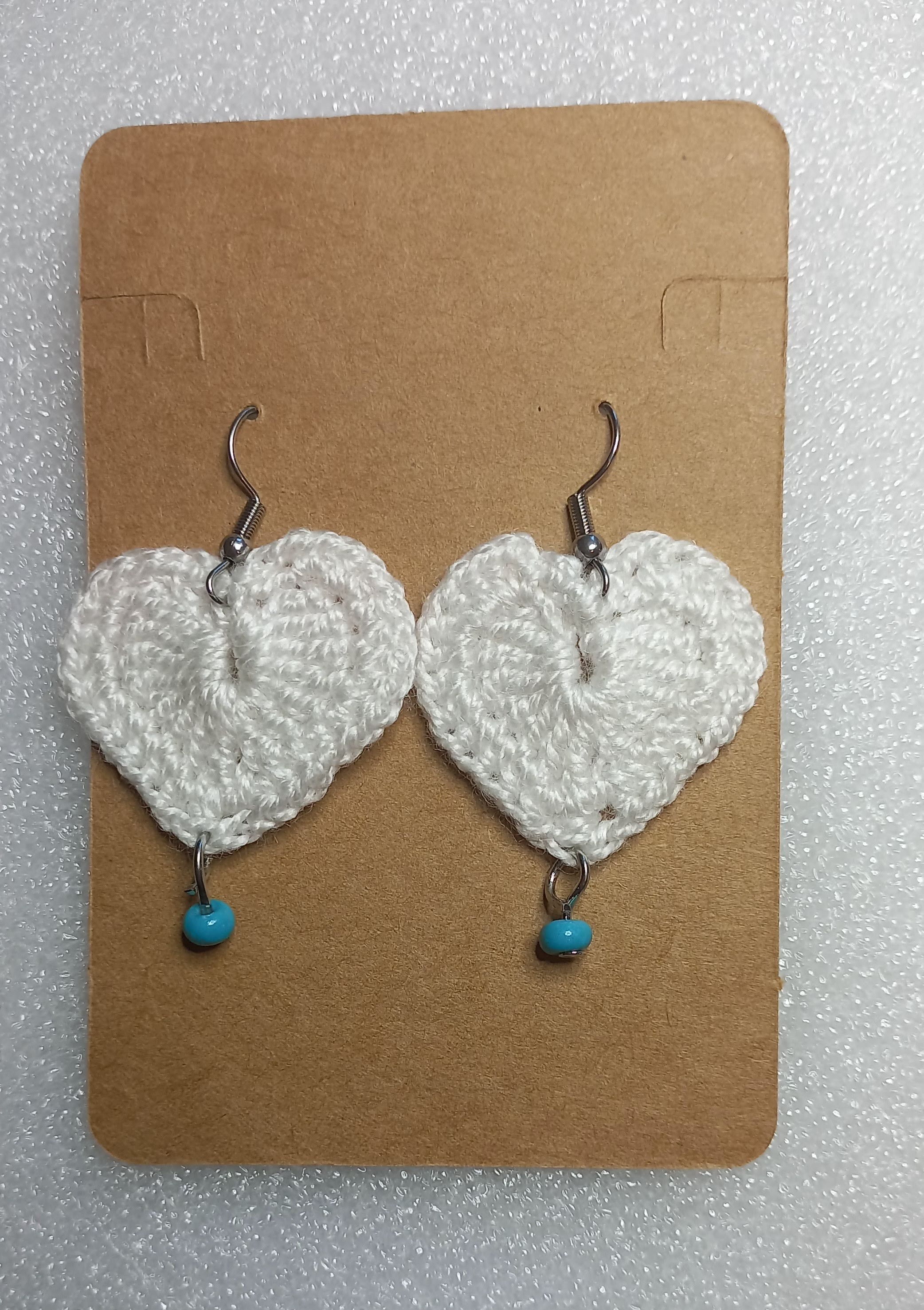 Aretes de corazón tejidos a mano