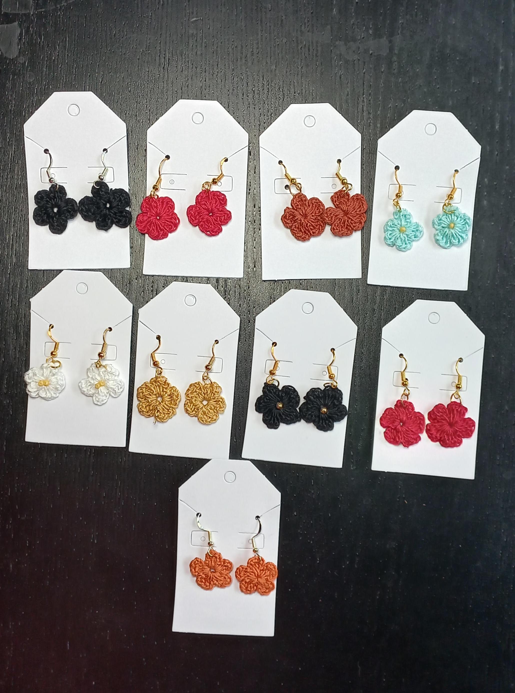 Aretes de flor negra