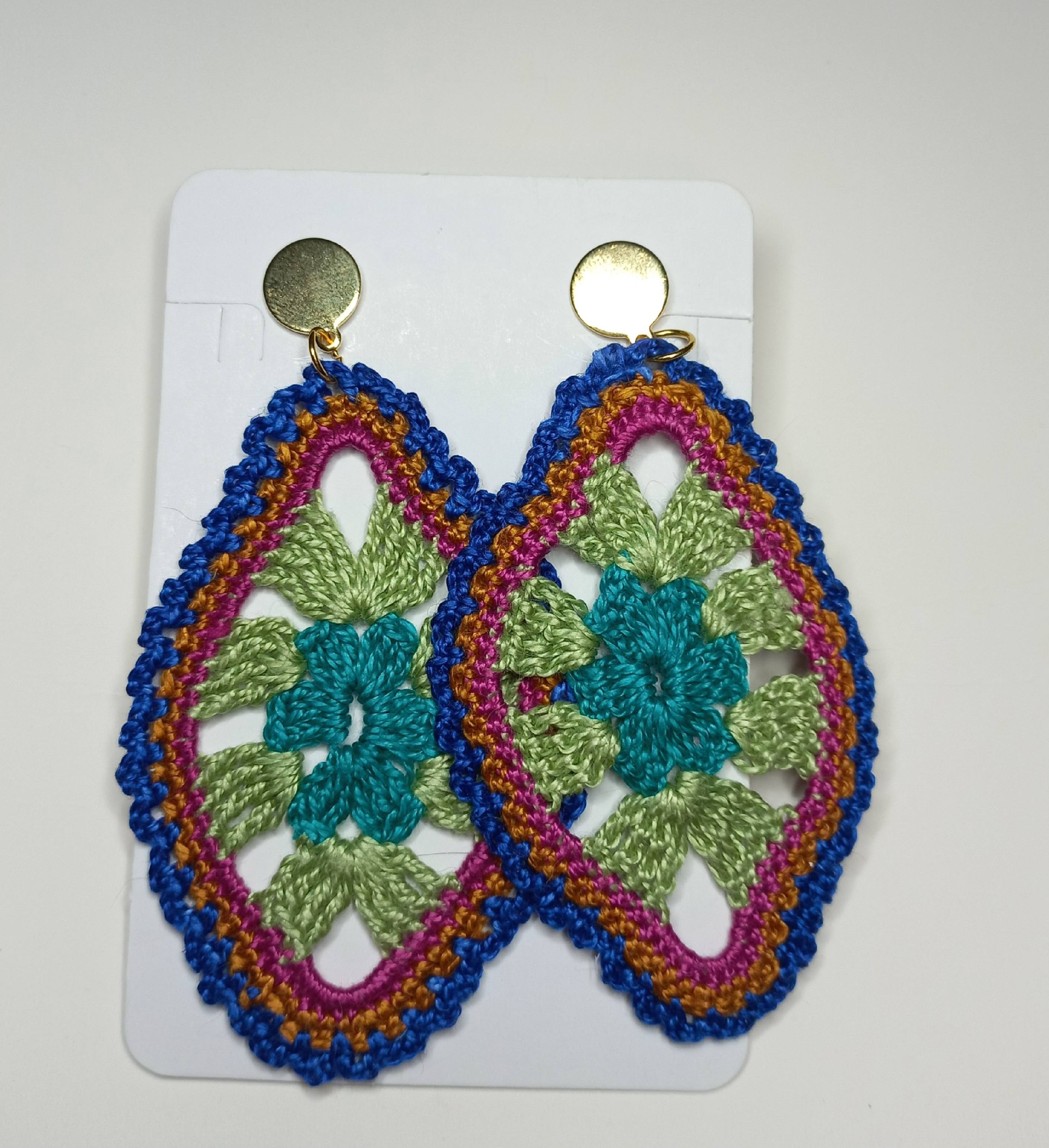 Aretes tejidos a mano