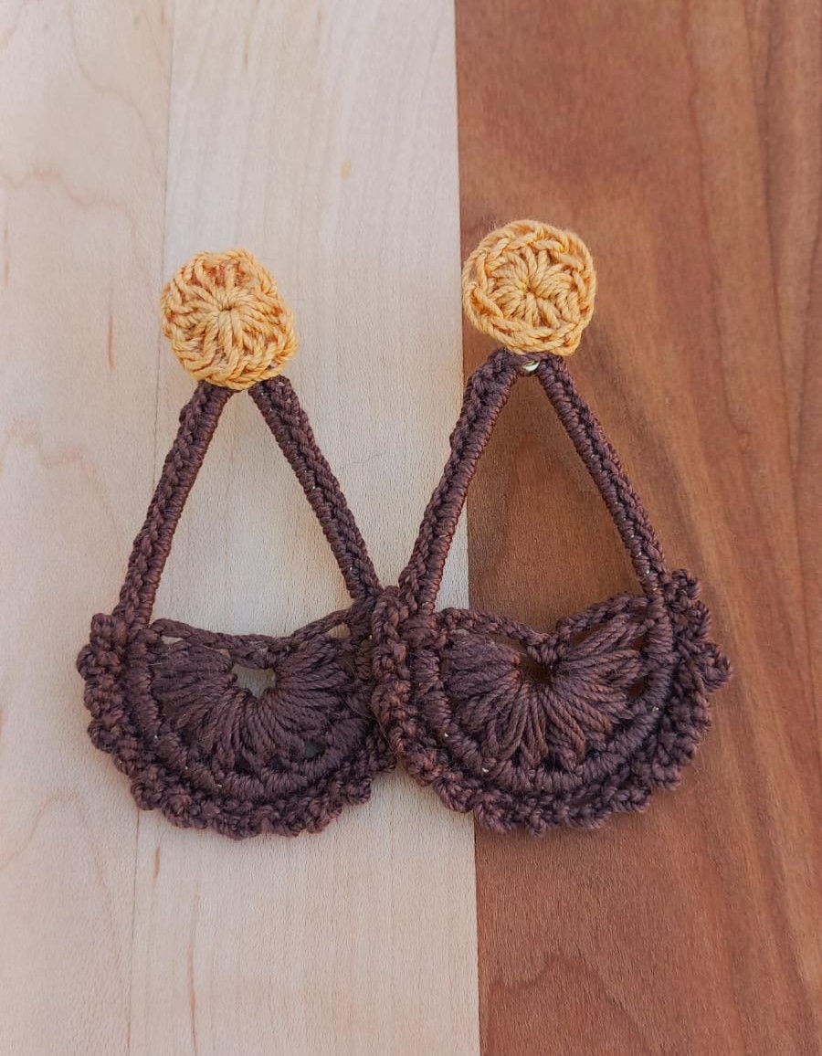 Pendientes tejidos a mano