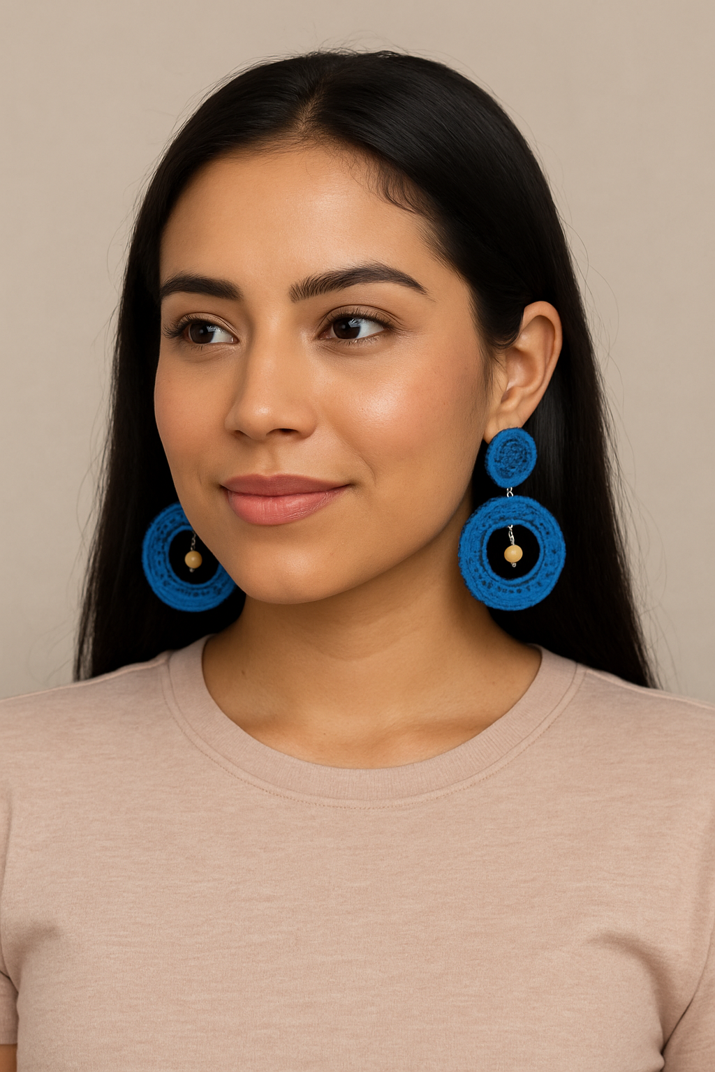 Pendientes grandes rosas y colores brillantes