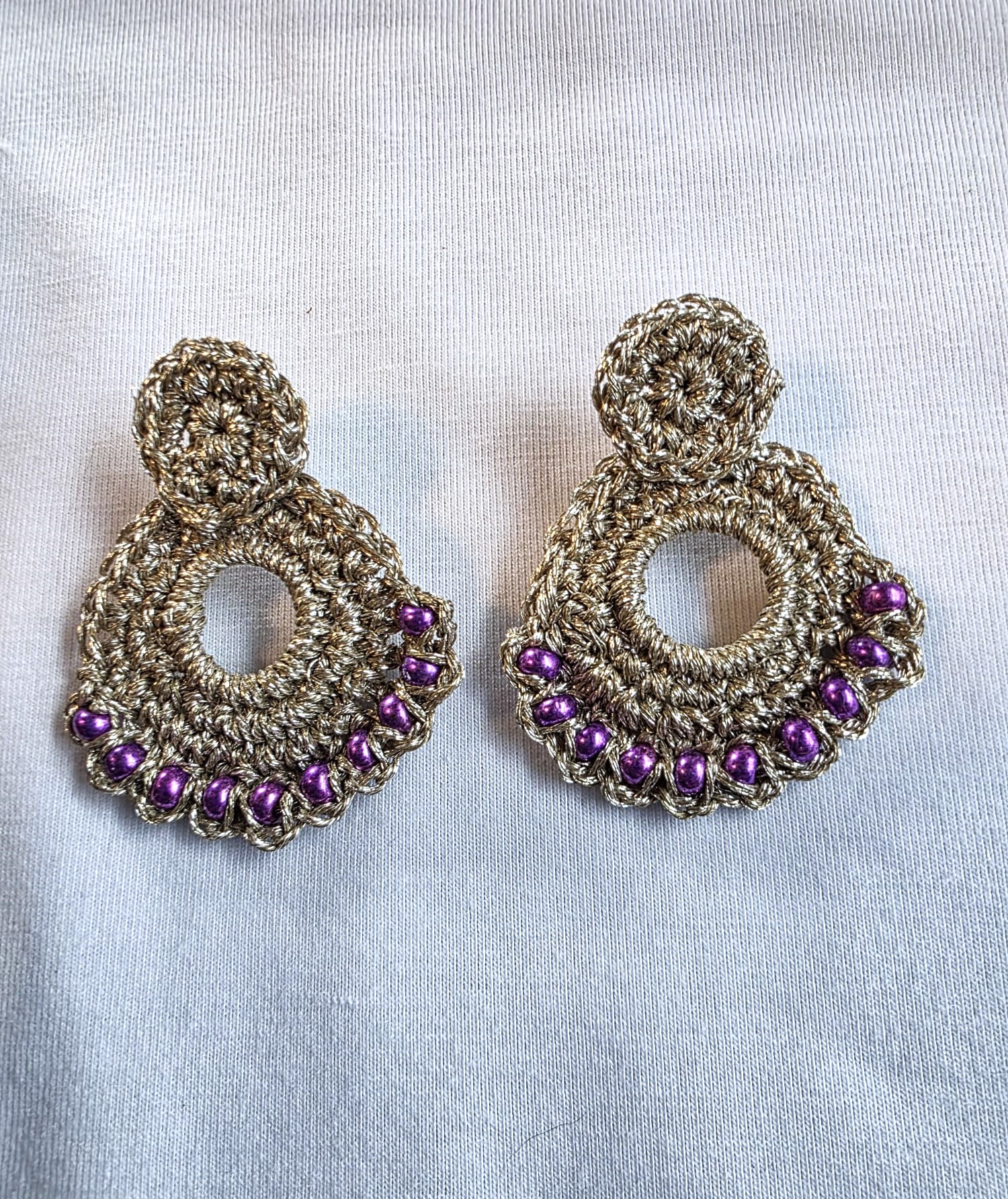 Pendientes artesanales tejidos