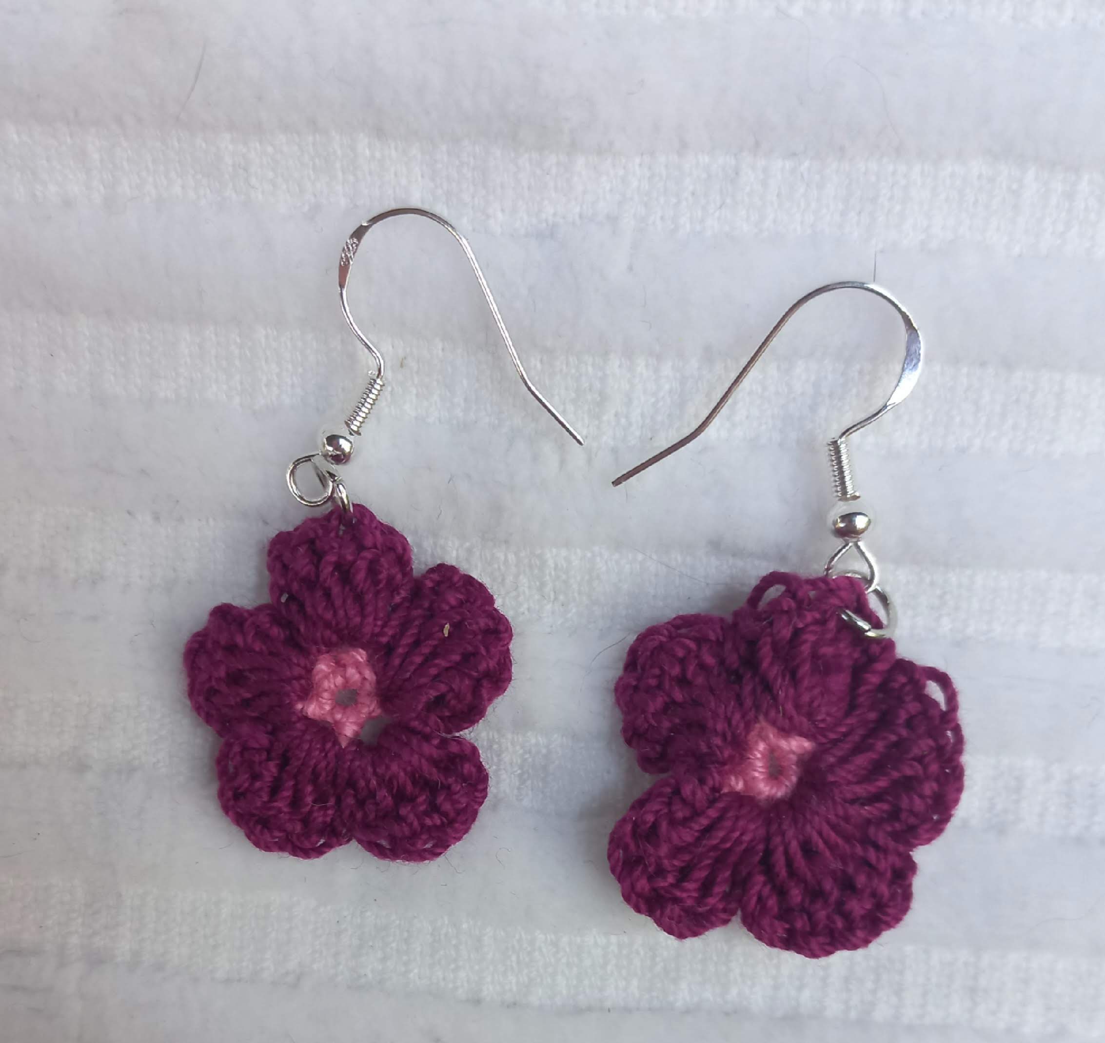 Aretes de flor negra