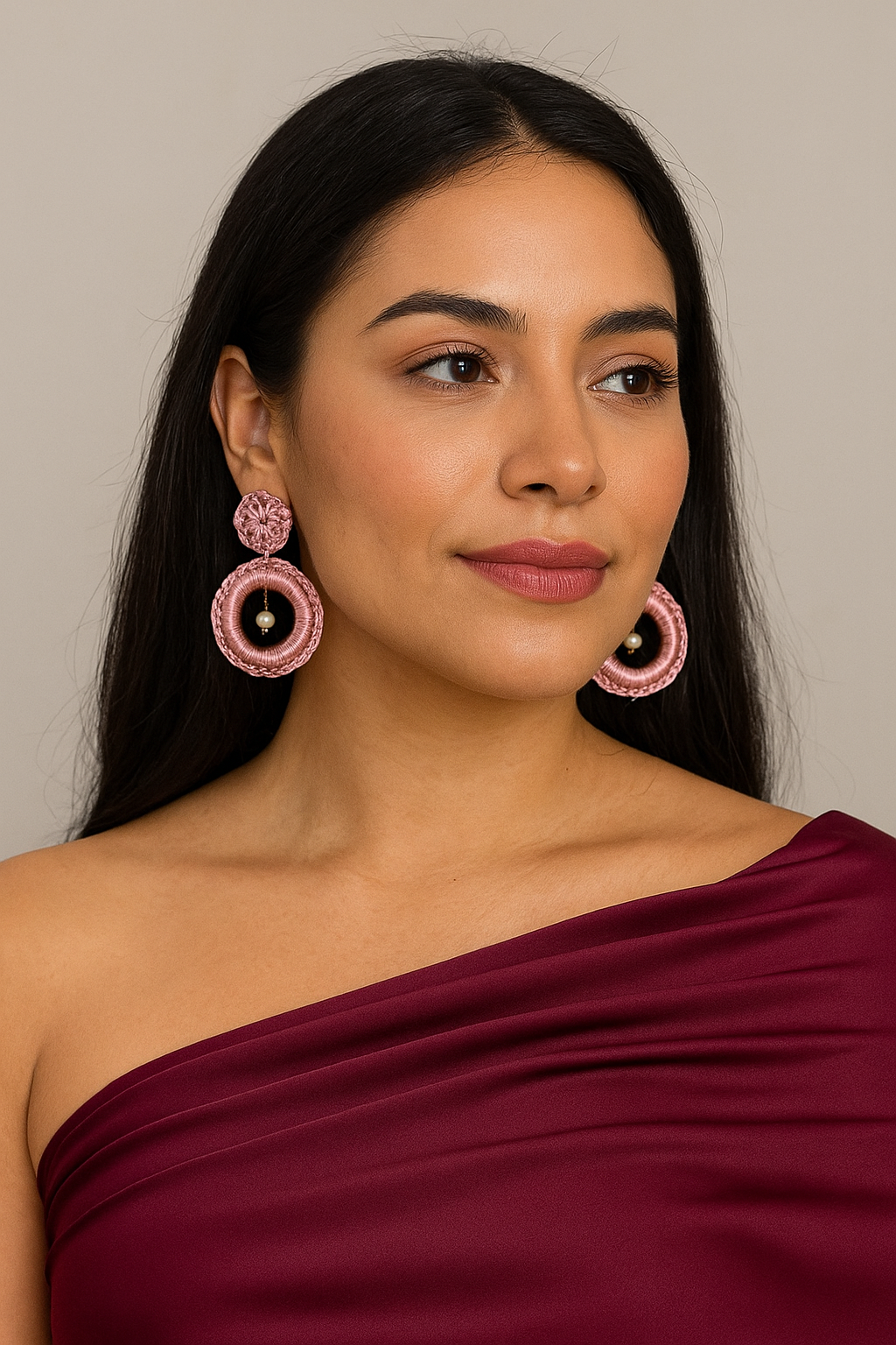 Pendientes grandes rosas y colores brillantes