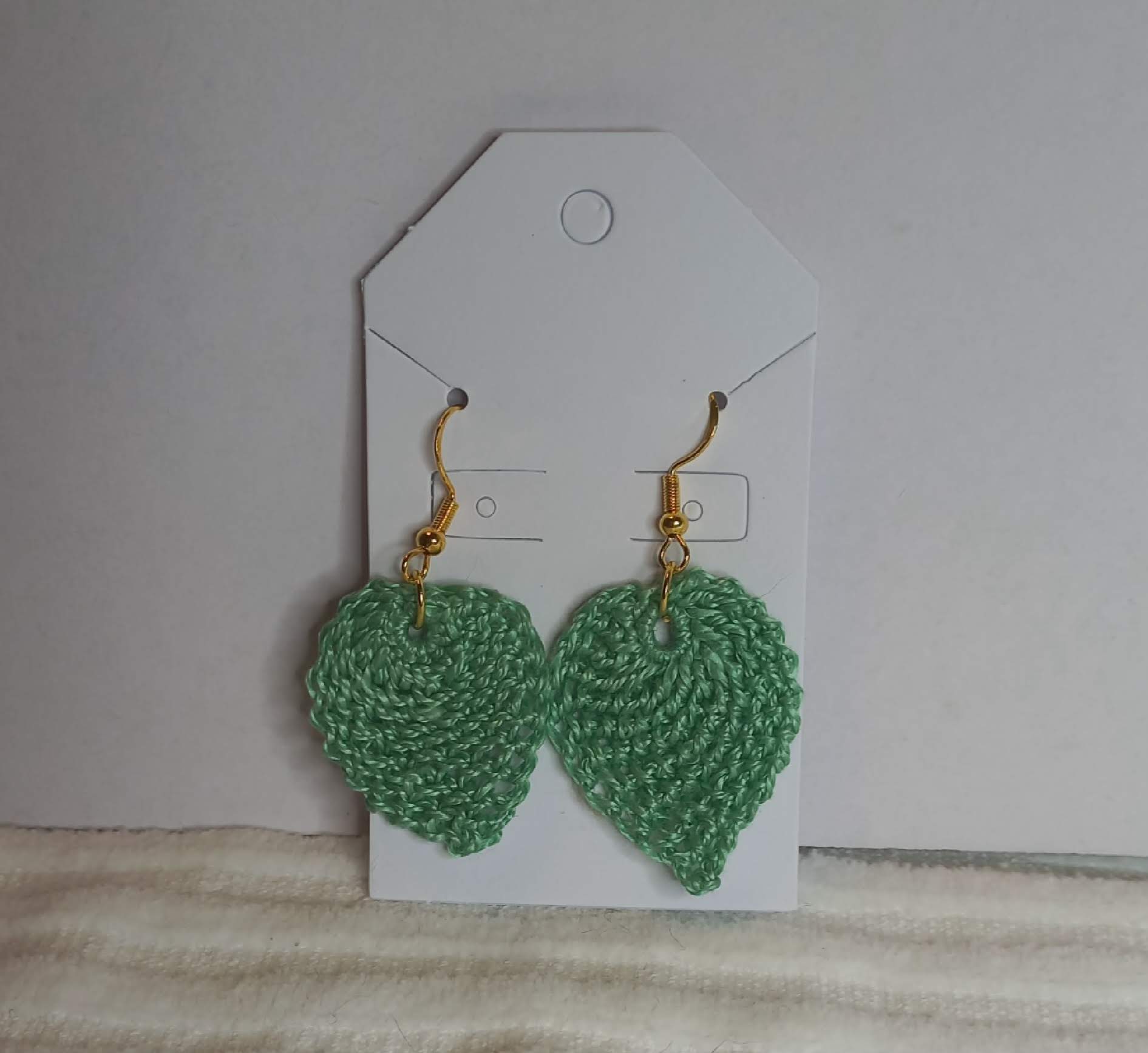 Aretes tejidos a mano