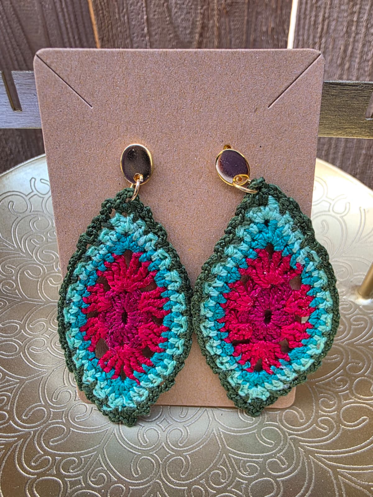 Aretes tejidos a mano