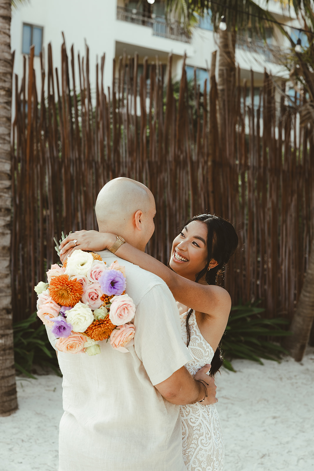 Paquete de Boda - Ramo de novia + Boutonniere + Floreritos 