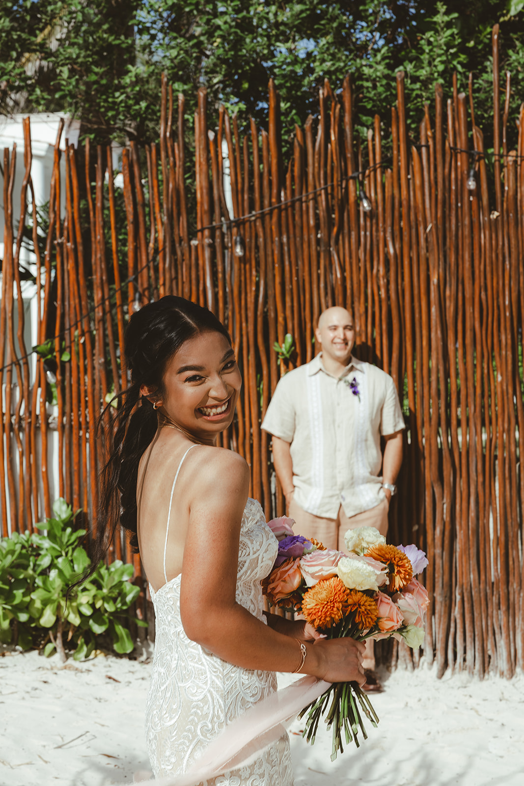 Paquete de Boda - Ramo de novia + Boutonniere + Floreritos 