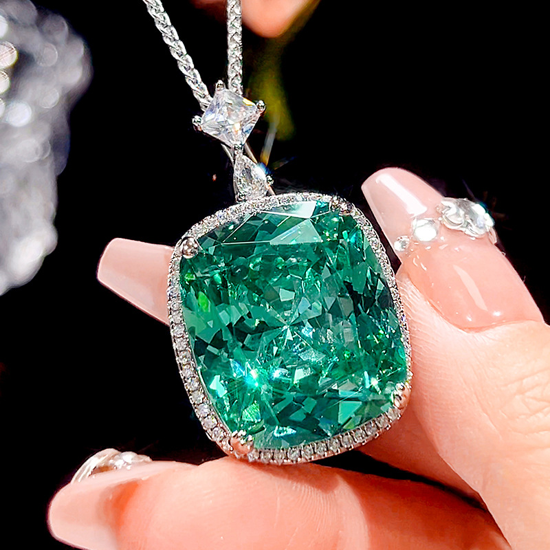 Luxurious Pendant Necklace with Imitation Paraiba Tourmalin