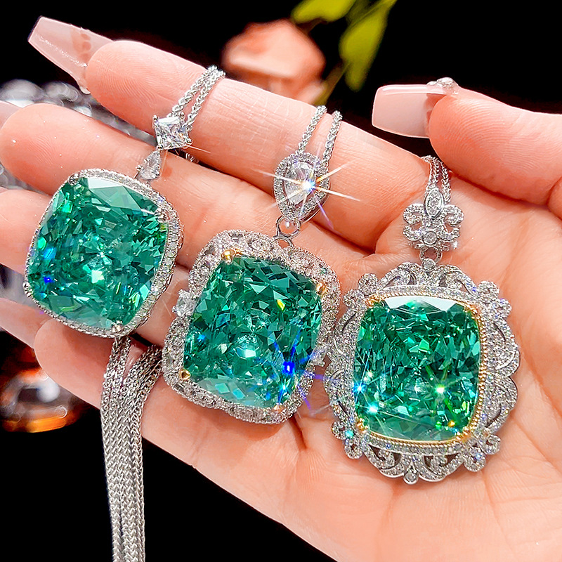 Luxurious Pendant Necklace with Imitation Paraiba Tourmalin