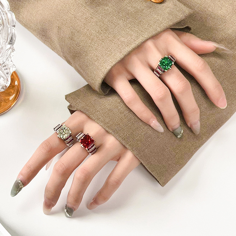 Unique Design Ice Flower Cut High-Carbon Diamond Jewelry Rings 