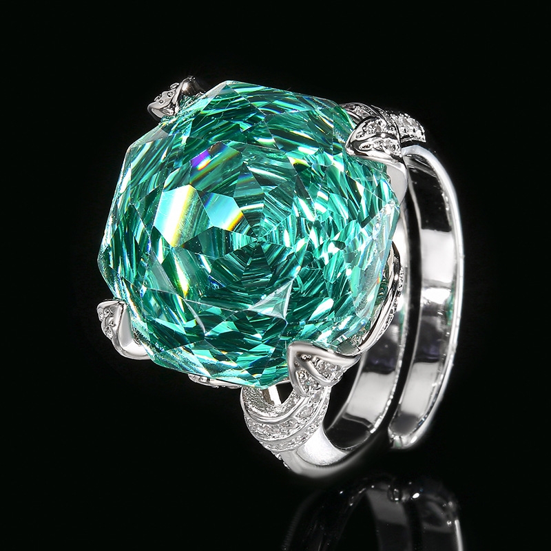 Luxury Emerald high quality gemstone Ring