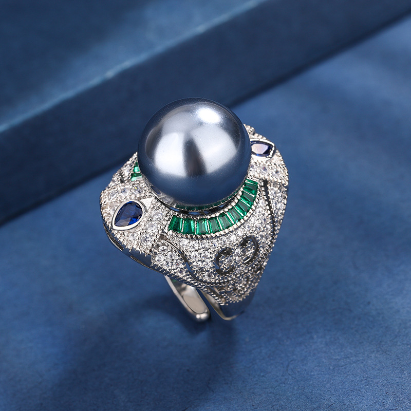 Fashionable Luxury Pearl Ring with Diamond Inlay Elegant and stylish Ring