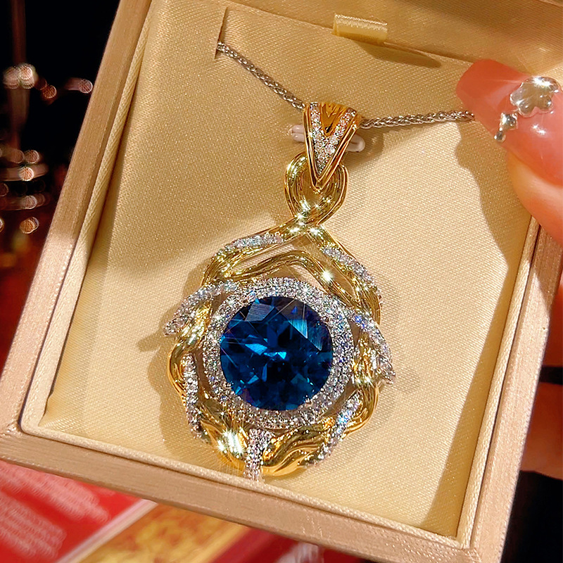 Ssparkling Designs Elegant Vintage Round Pendant Necklace for women