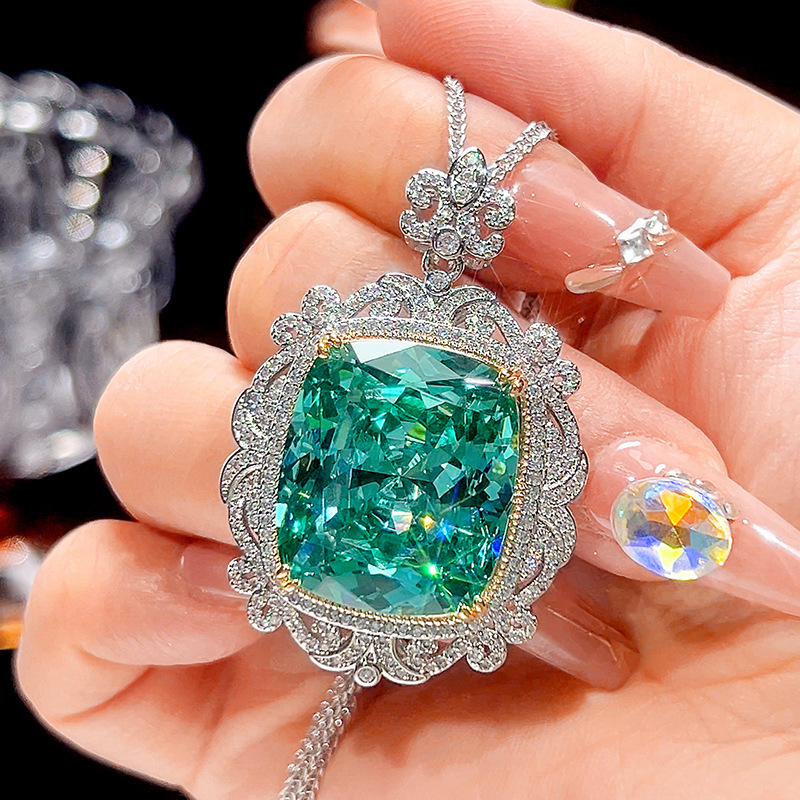 Luxurious Pendant Necklace with Imitation Paraiba Tourmalin