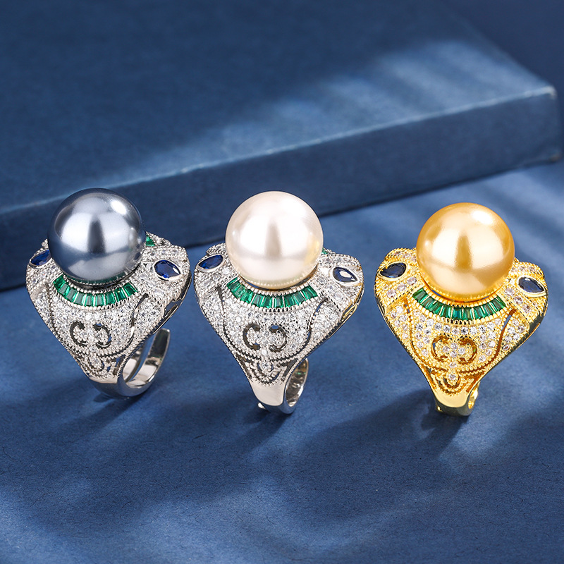 Fashionable Luxury Pearl Ring with Diamond Inlay Elegant and stylish Ring