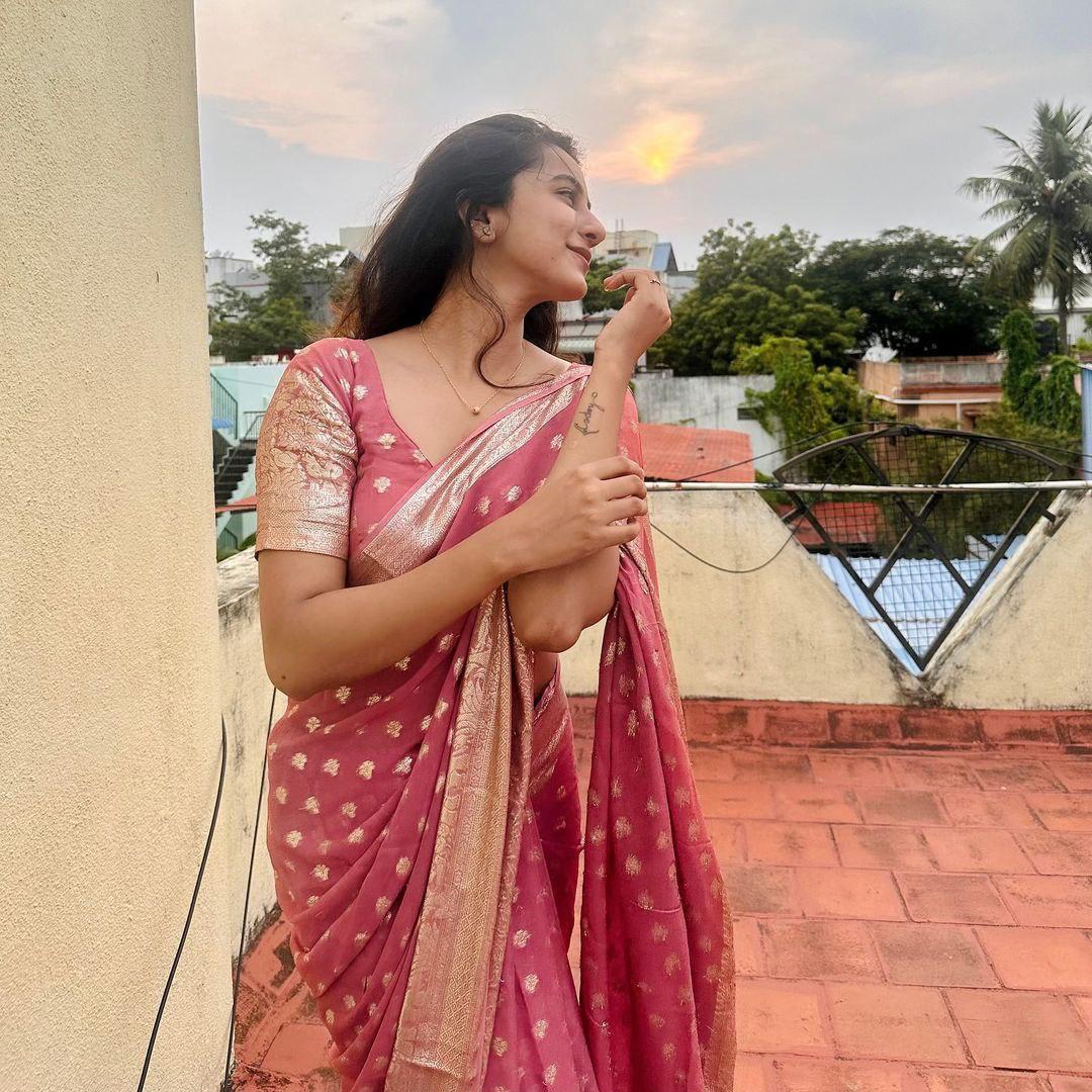 Viscose georgette saree with blouse piece