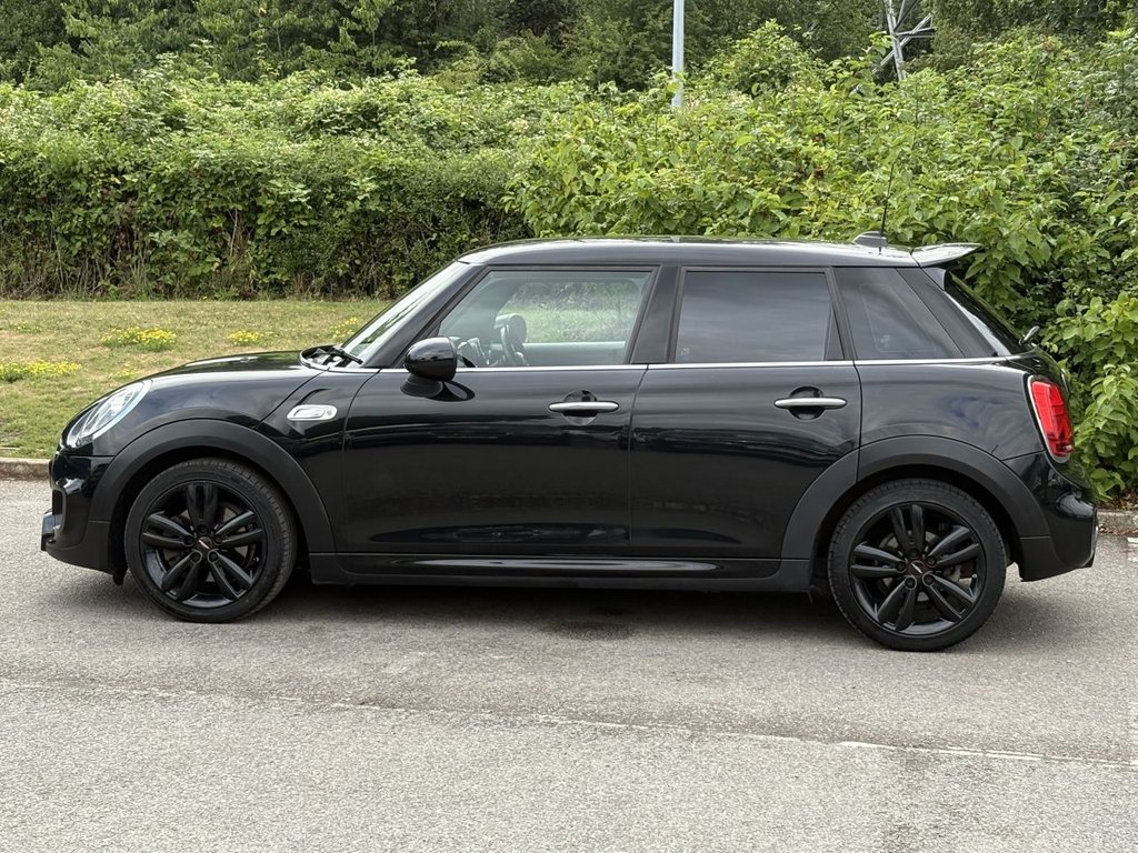 MINI HATCH