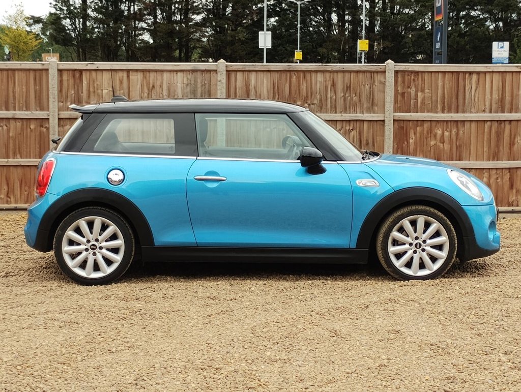 MINI HATCH