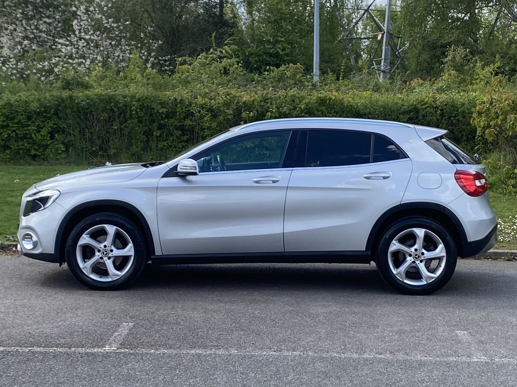 MERCEDES-BENZ GLA