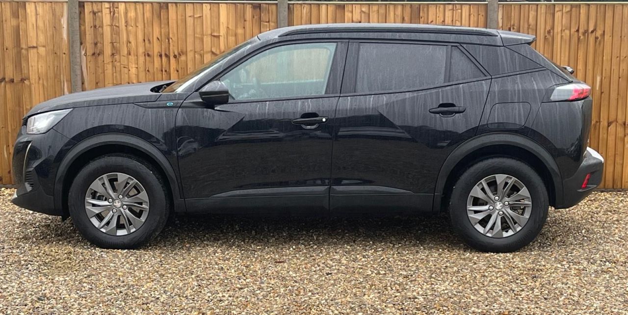 PEUGEOT E-2008