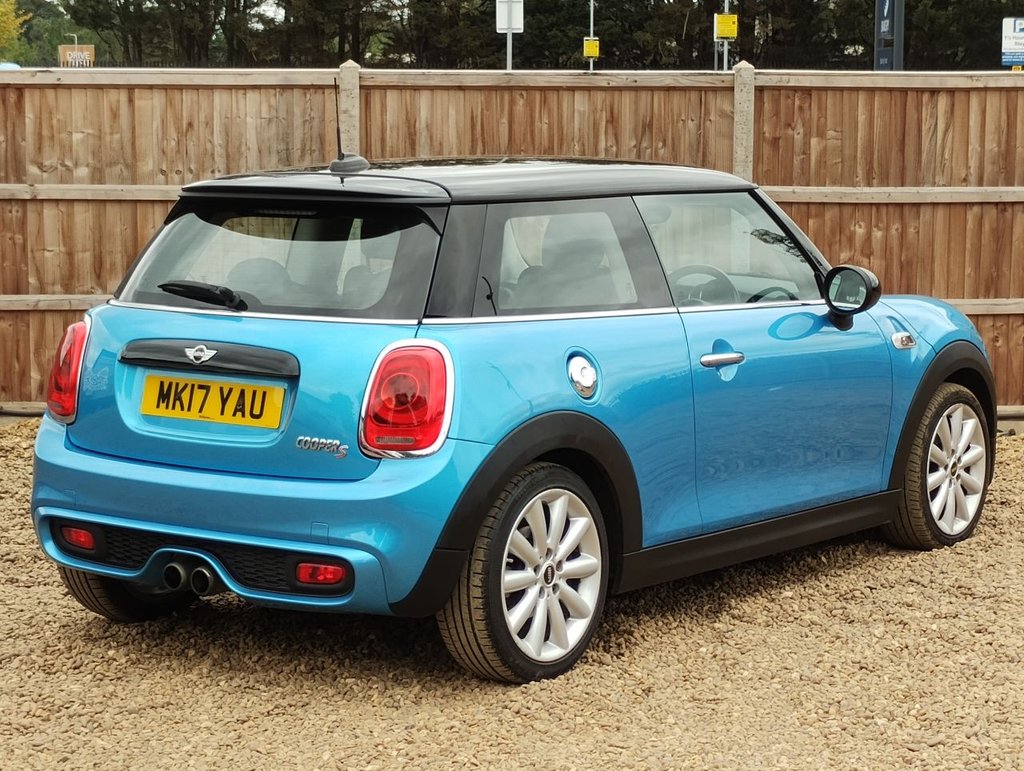 MINI HATCH