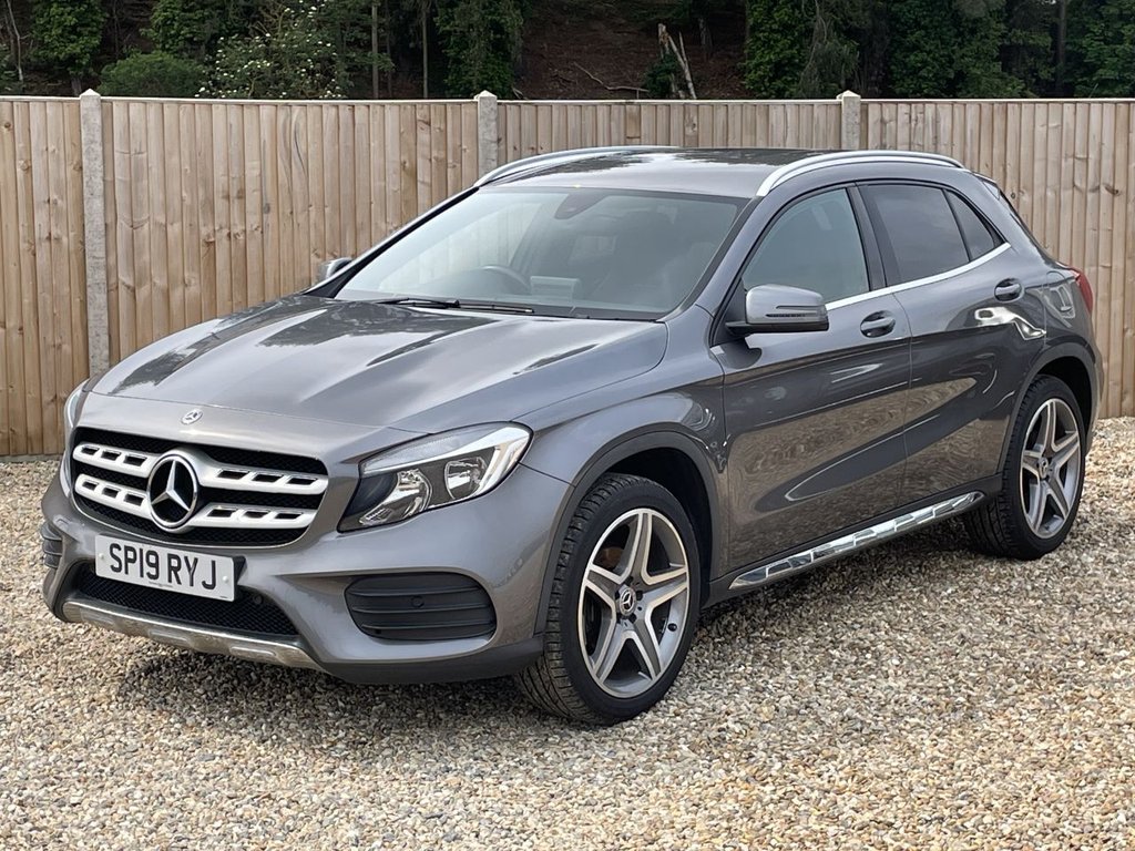 MERCEDES-BENZ GLA