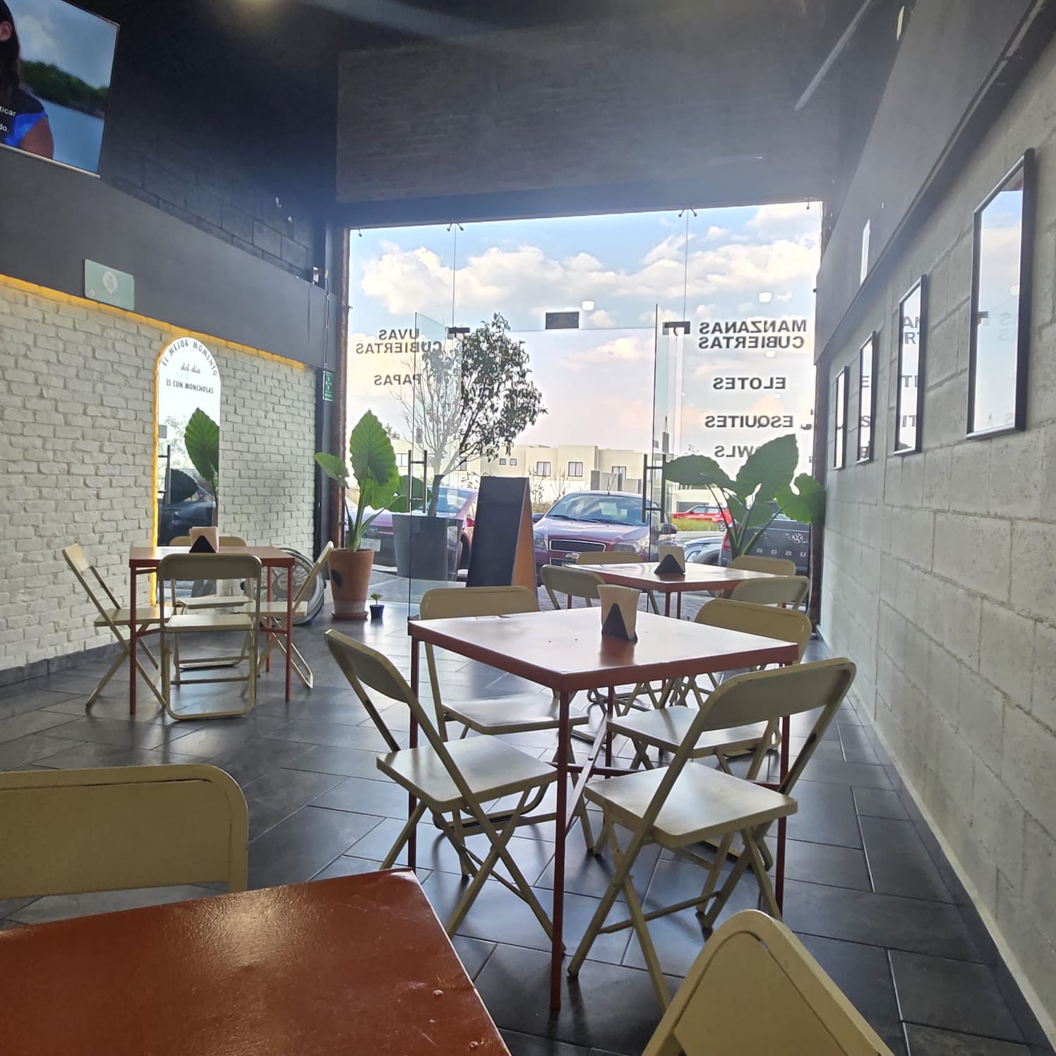 Monchosas Antojos Snack Bar