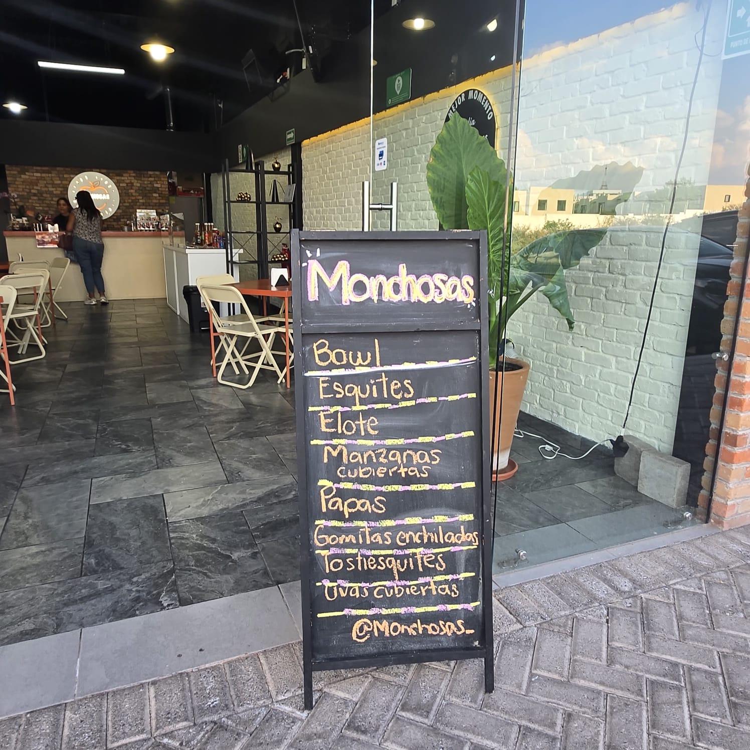Monchosas Antojos Snack Bar