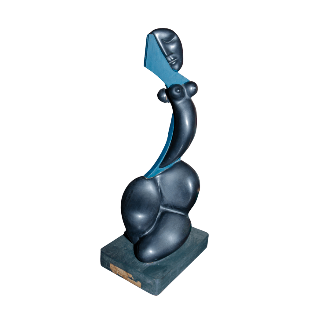 Figura de mujer de madera