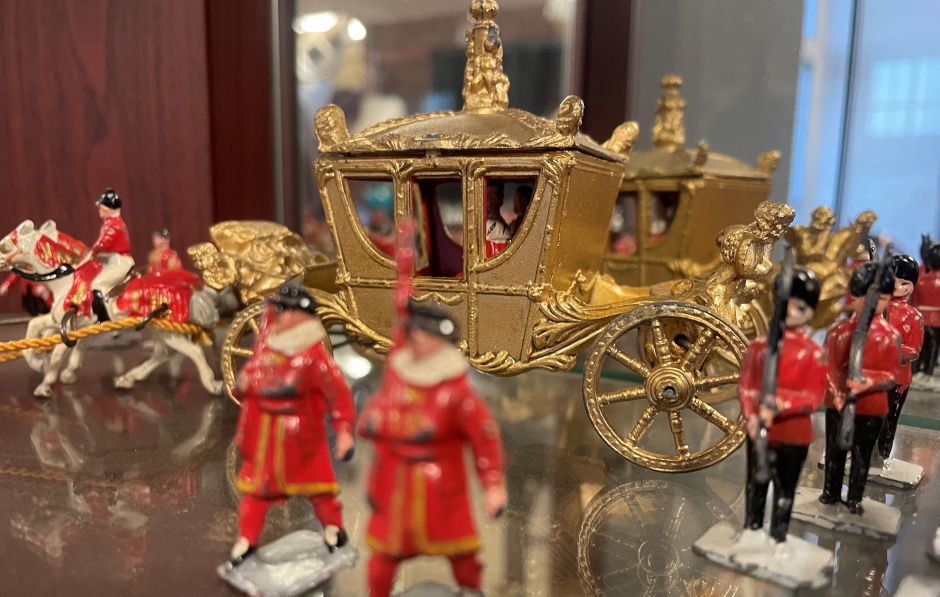 Royal Gold Carriage Collectible