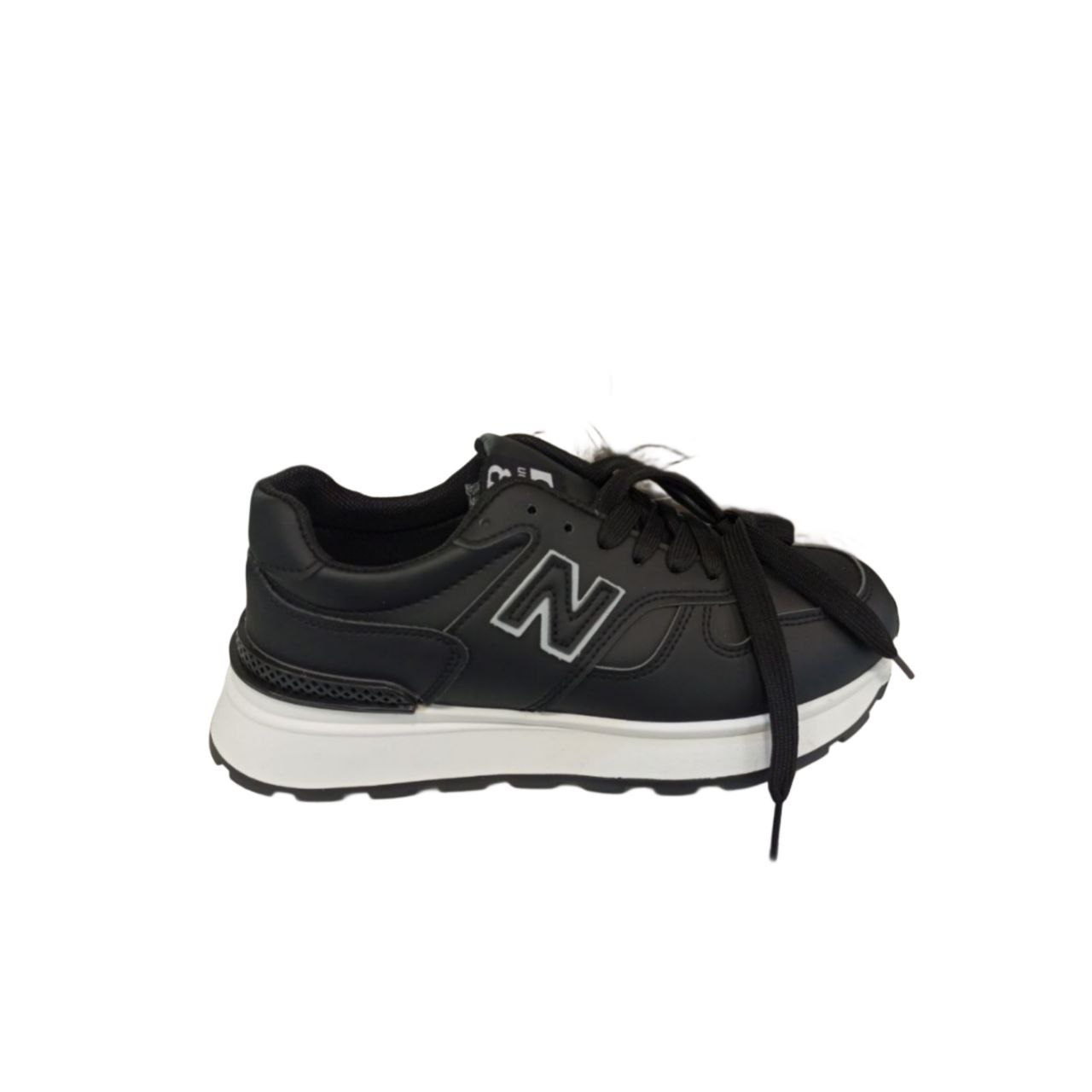 New Balance Black Sneaker
