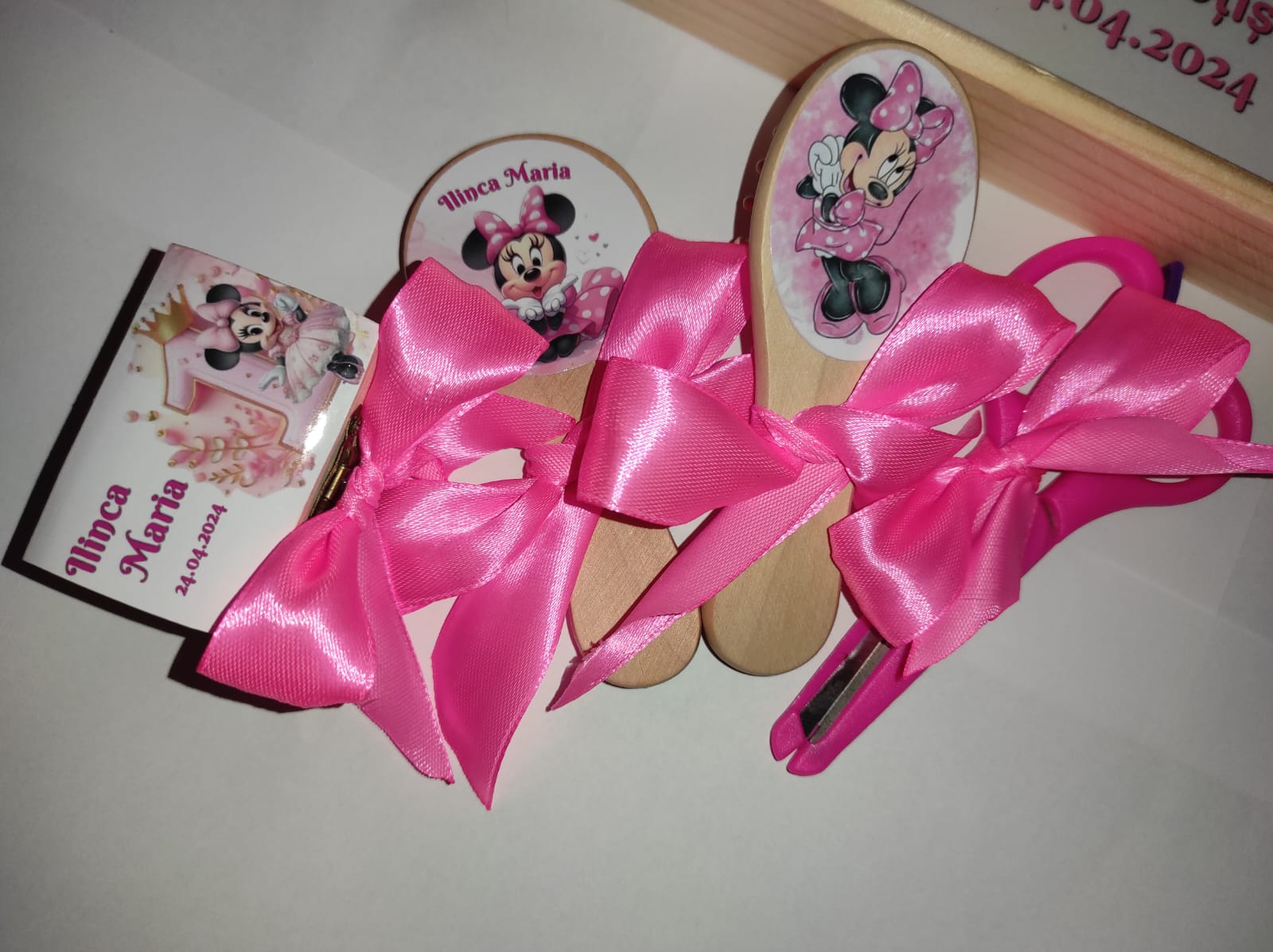 Set Tăviță Moț/Turtă fetiță 1 an -lemn natur- din 6 elemente