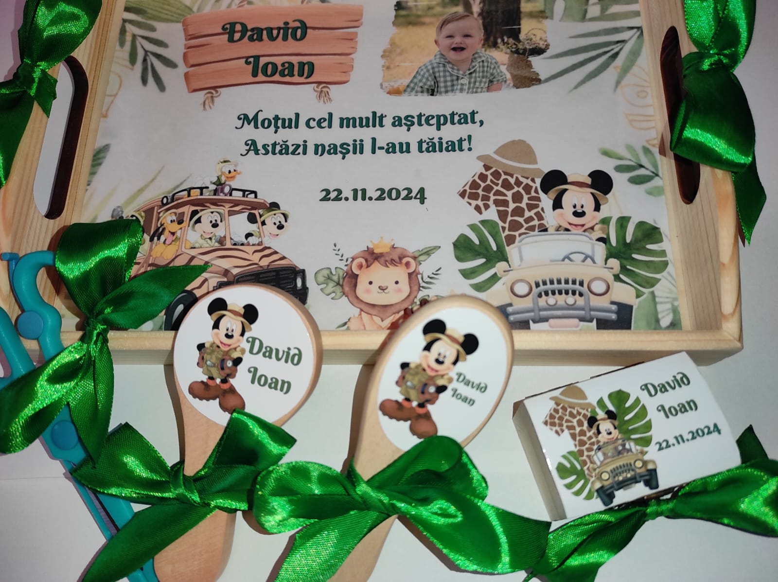 Set Tăviță Moț/Turtă băiețel 1 an -lemn natur- din 6 elemente