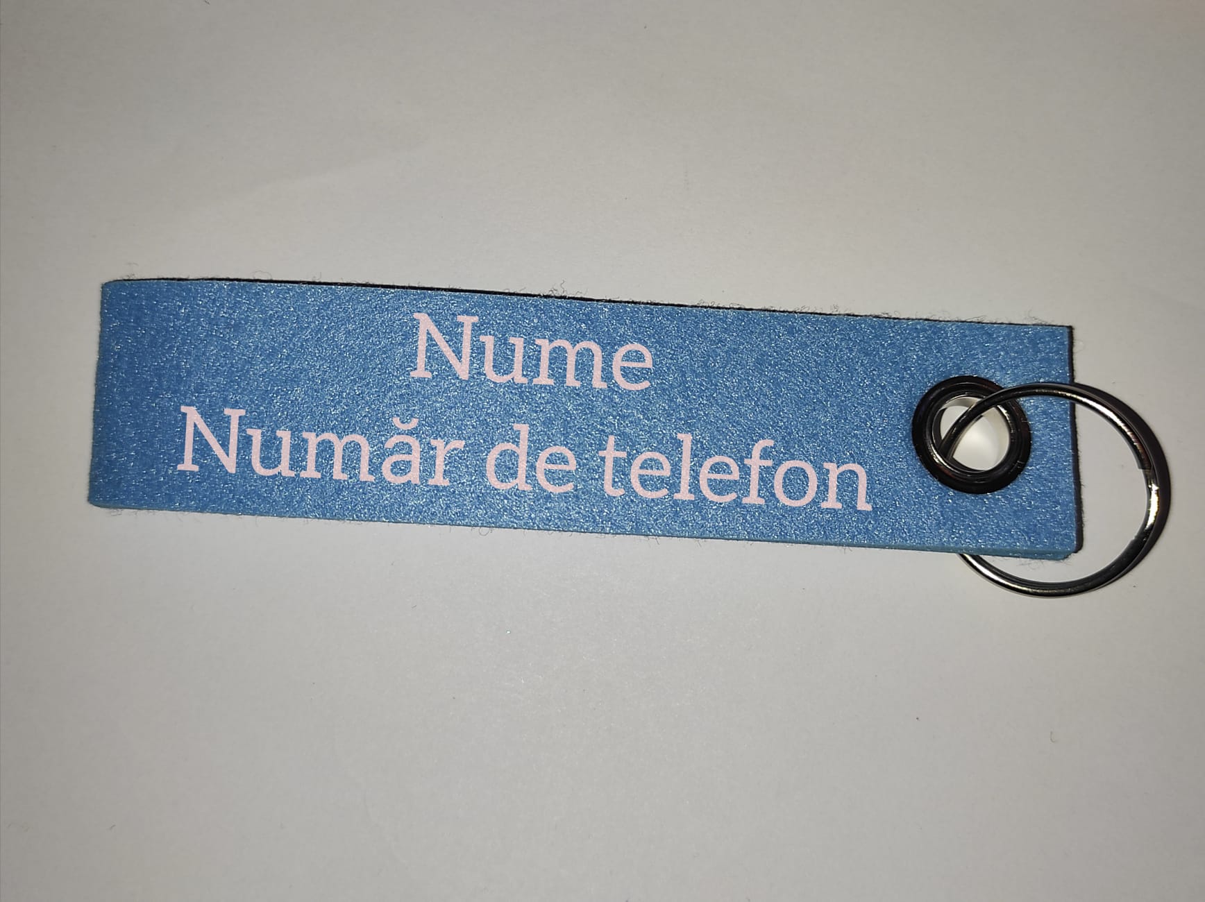 Breloc personalizat din Fetru cu nume și număr de telefon