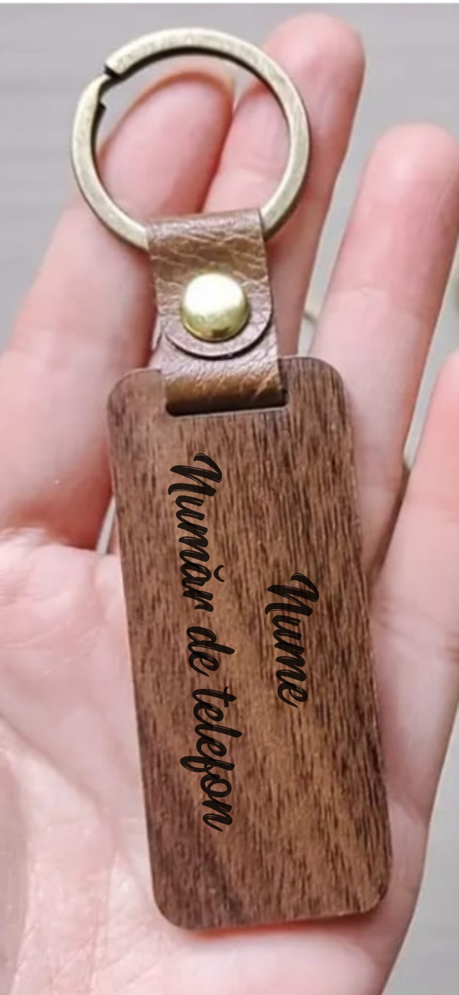 Breloc personalizat din lemn și piele