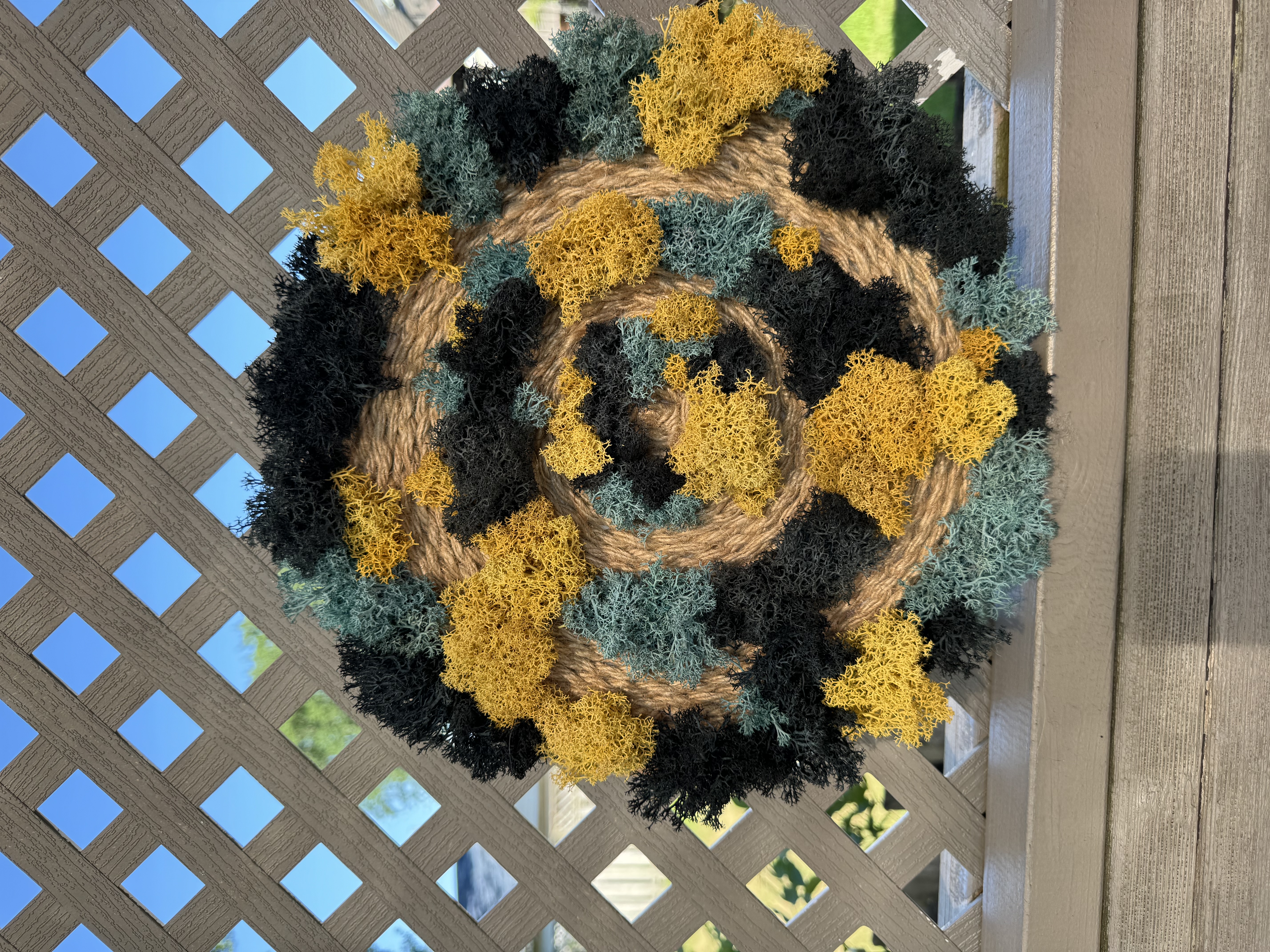 Twilight Spiral – 12″ Round Jute & Preserved Moss Wall Art