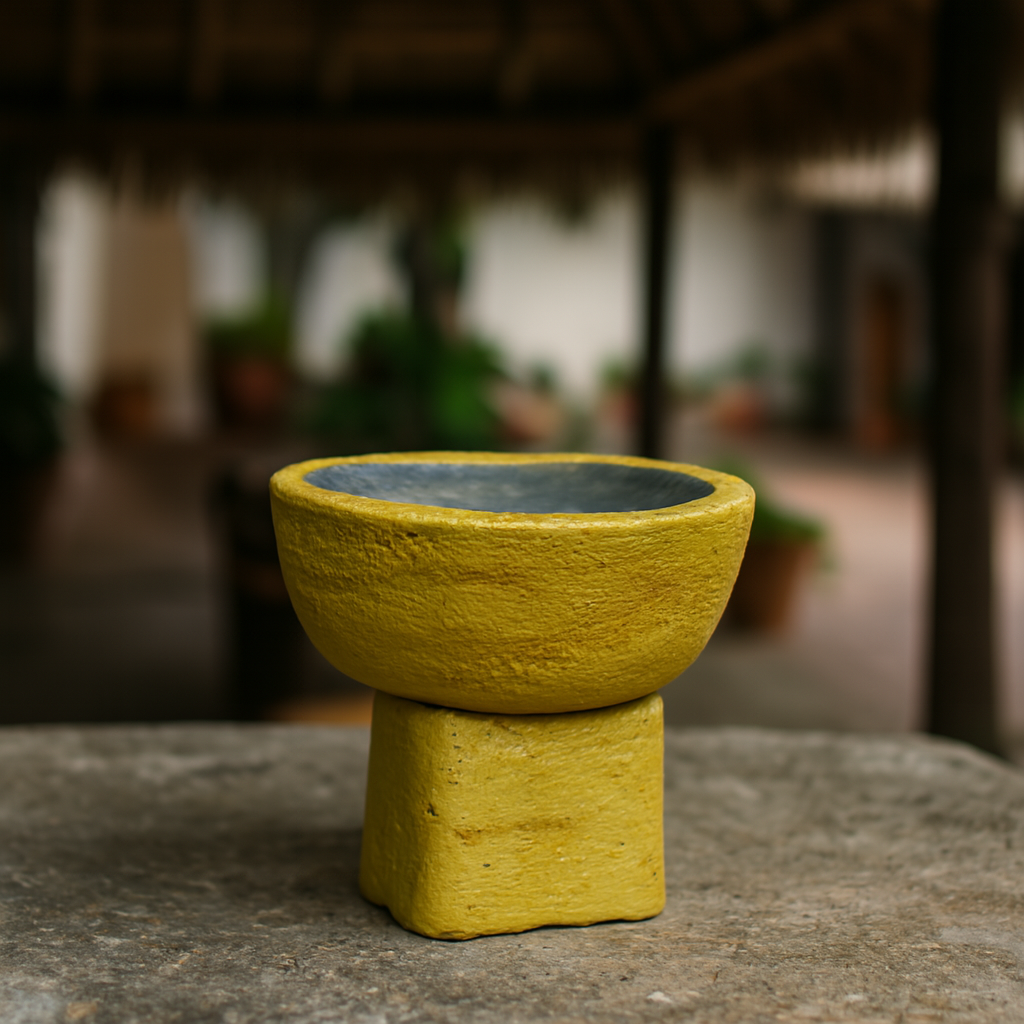 Maceta con base en concreto con terminado rustico en diversos colores