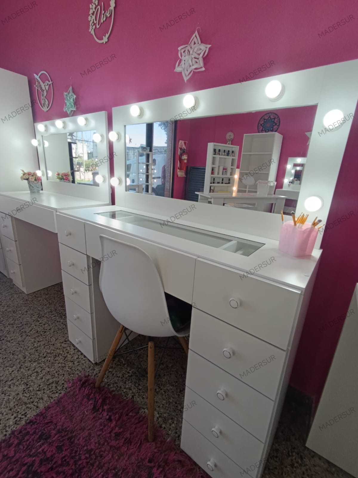 MAQUILLADOR HOLLYWWOD 1.20 ANCHO 11 CAJONES CON VISOR EN LA MESA