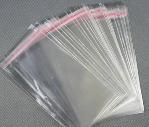 Transparent resealable plastic bags