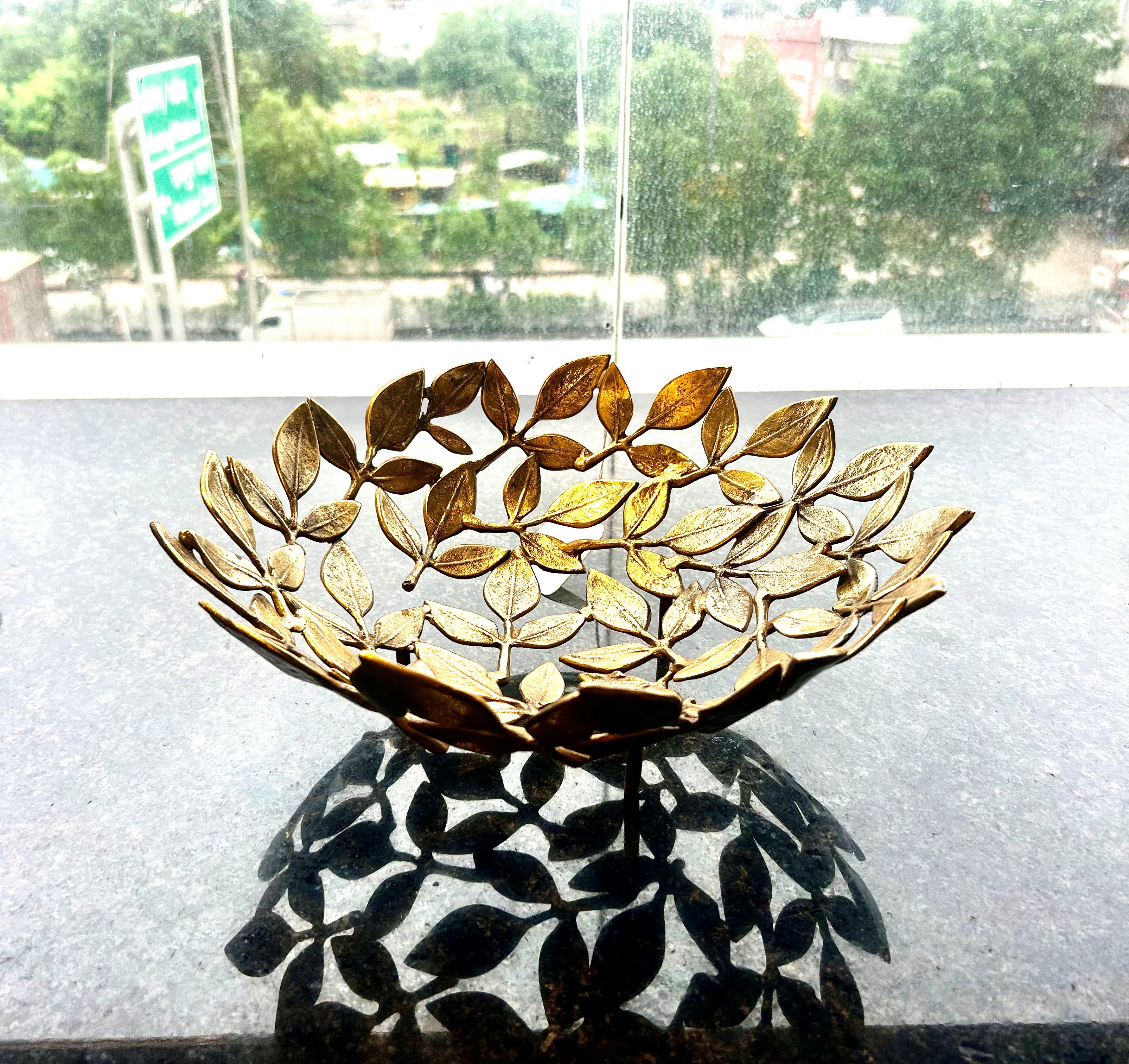 Antique Brass Leaf Bowl – Handcrafted Decorative Centerpiece