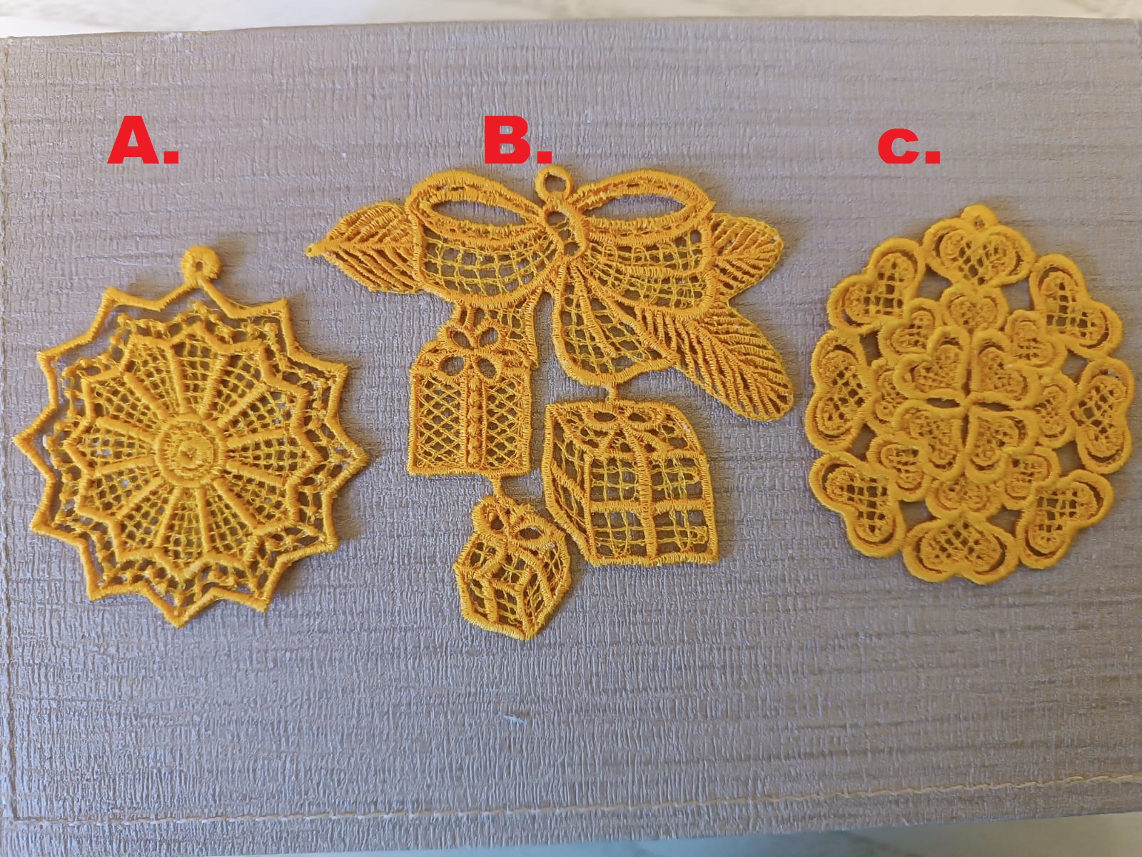 Embroidered Lace Ornamento