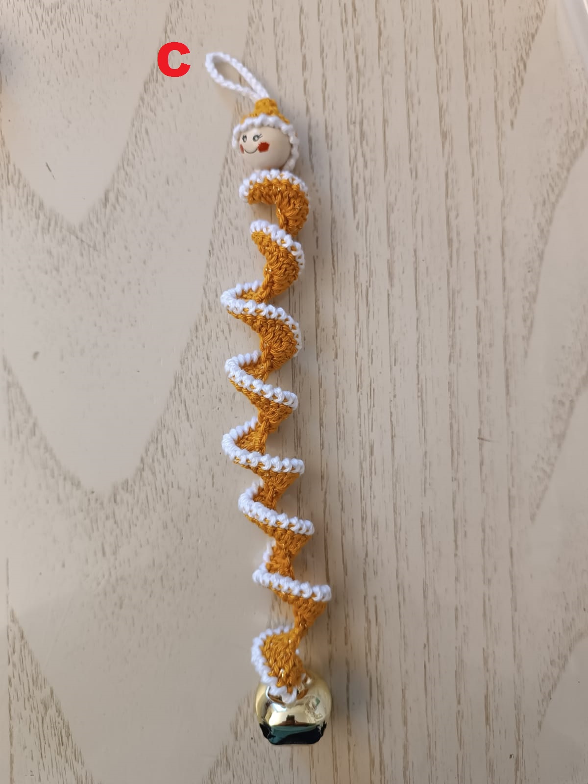 Oranamento a spirale natalizio con campanella