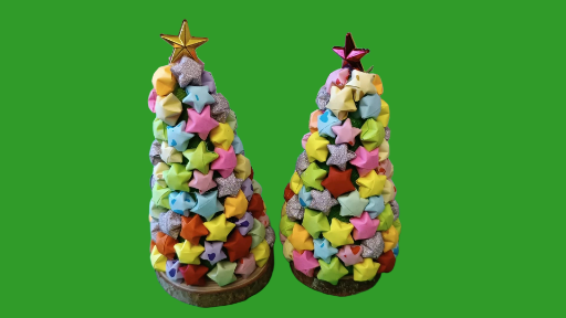 alberi di natale di stelline di carta