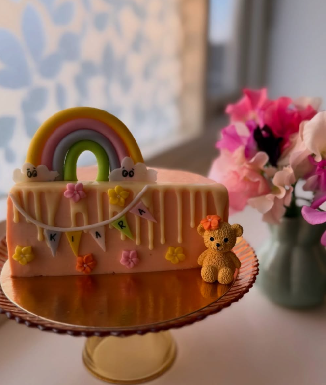 Customizable Cake Delights