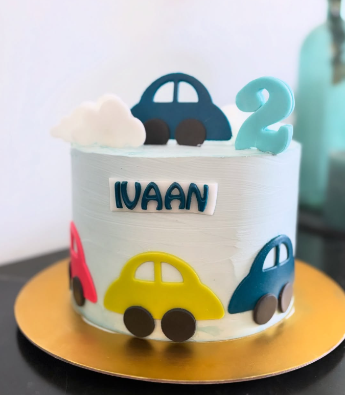 Customizable Cake Delights