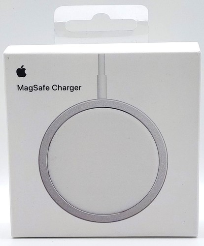 Apple MagSafe Wireless Charger – 15W Fast Magnetic Charging Pad with USB-C