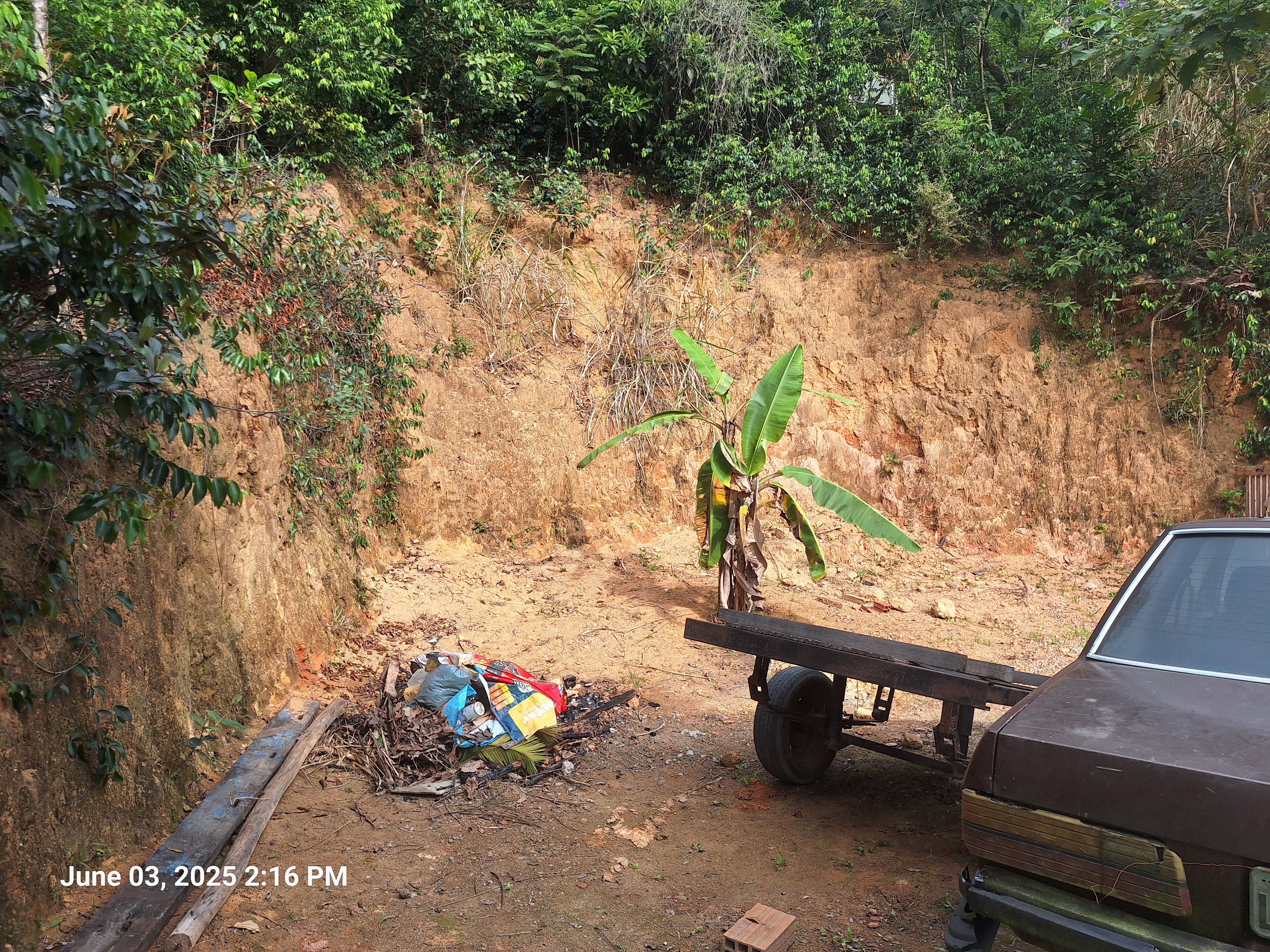 Terreno em Tinguá – 350m² próximo à Estrada Zumbi dos Palmares